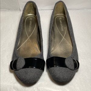 Naturalizer Gray Flats with Black Accent